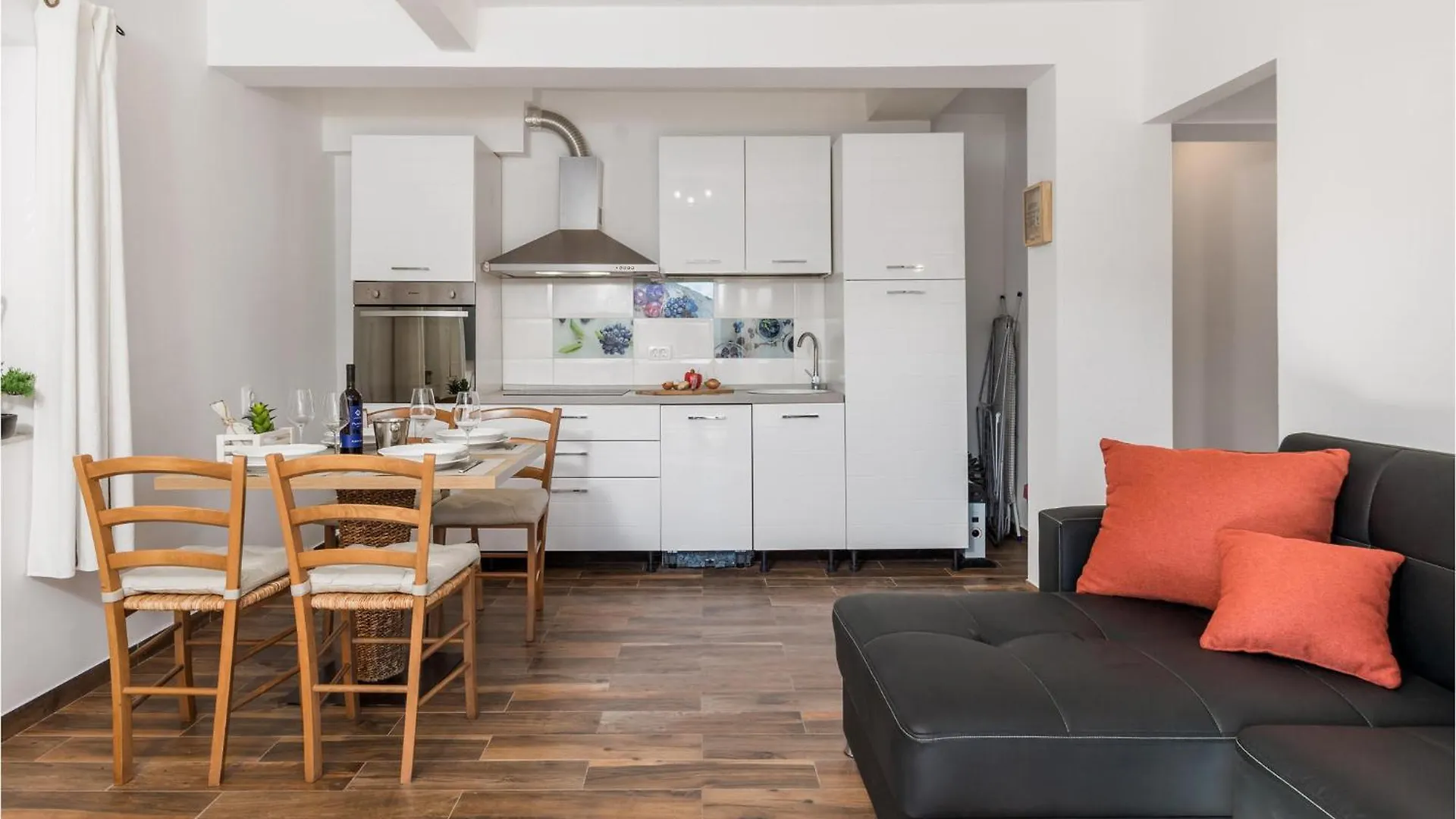 Gorgeous Apartment In Cres With Wifi