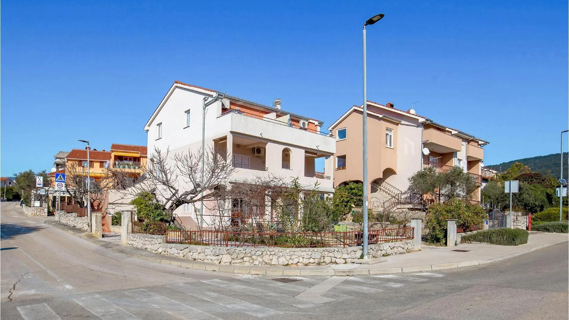 Gorgeous Apartment In Cres With Wifi 0*,