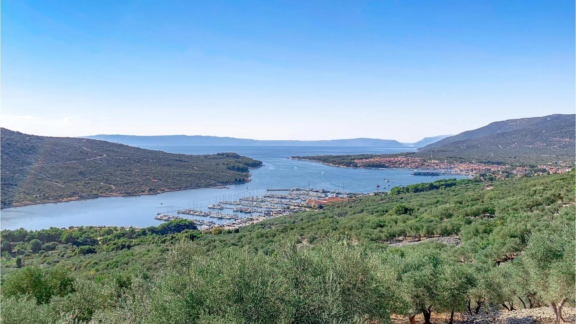 Gorgeous Apartment In Cres With Wifi