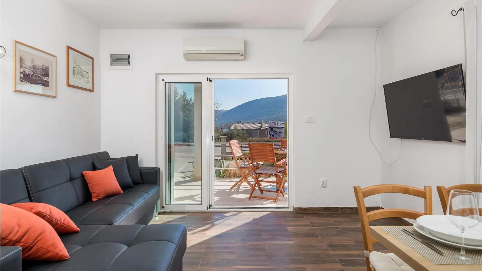 Gorgeous Apartment In Cres With Wifi