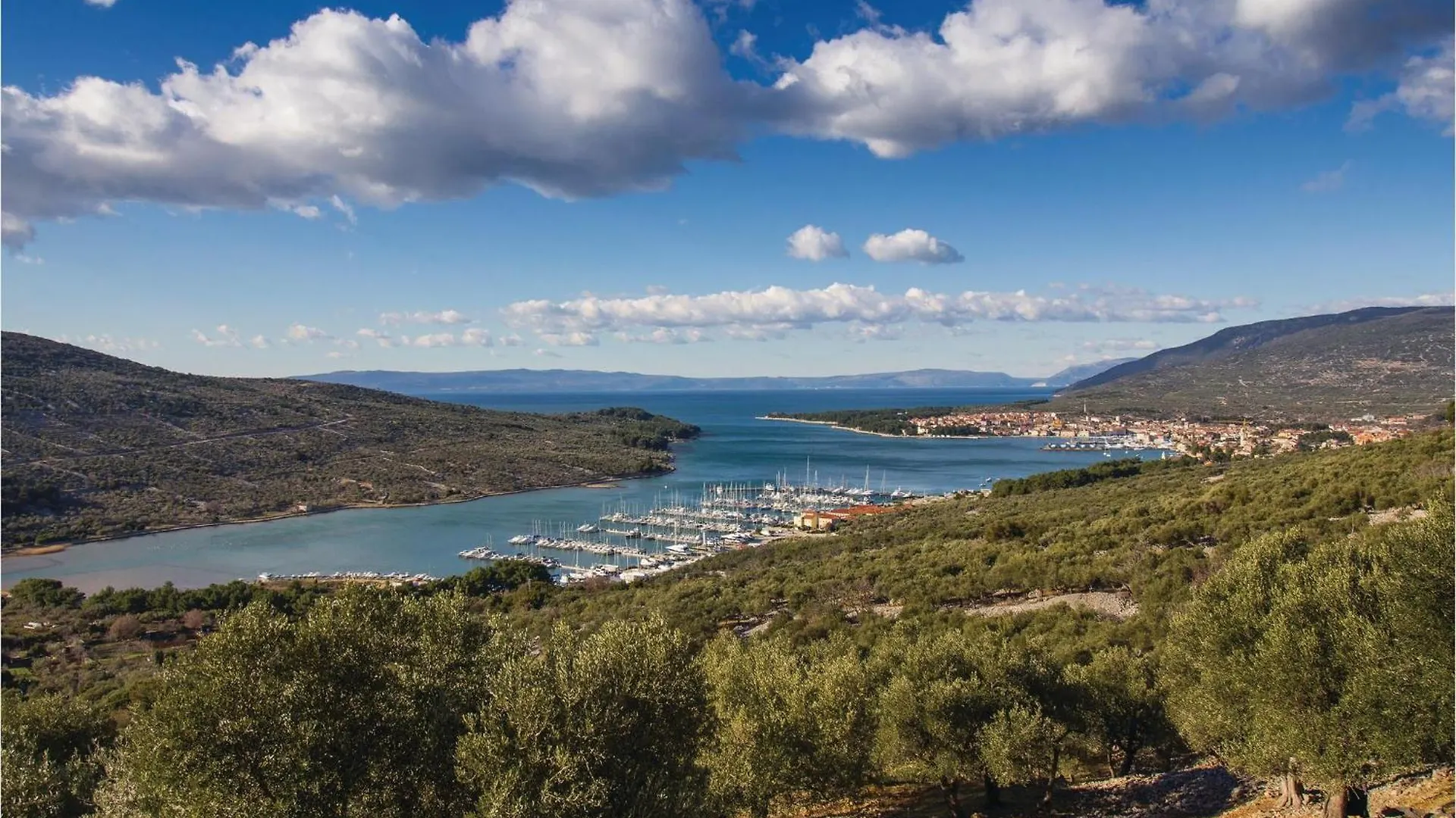 Gorgeous Apartment In Cres With Wifi